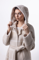 Пальто с капюшоном утепленное