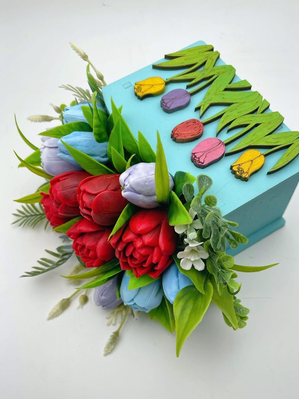 Букет из мыла "Море тюльпанов, бирюзовый бокс"