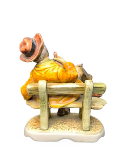 Фарфоровая статуэтка "Бродяга на скамейке" Montagnoni