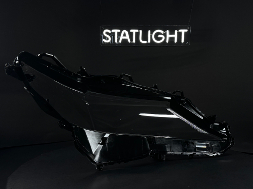 Левое стекло фары Toyota Camry XV70 2017-2020