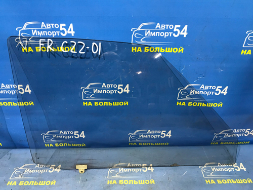 Стекло двери передней правой NISSAN LARGO 1992