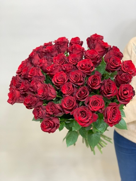 Букет 45 красных роз Эквадор 70см в ленте