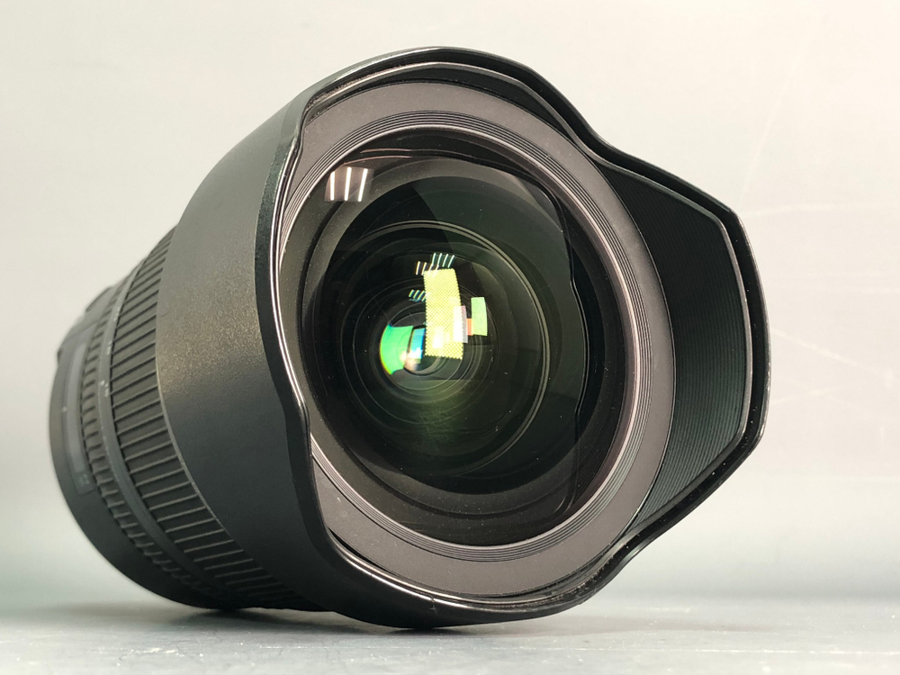 Tamron SP 15-30mm f/2.8 Di VC USD Canon EF скол бленда