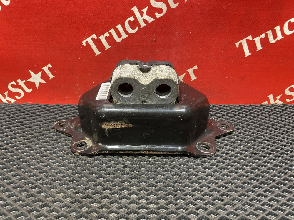 Подушка двигателя задняя 2018г