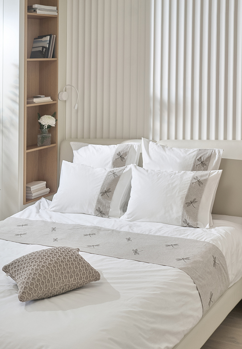 Постельное белье cемейное Luxberry Вечерние стрекозы белое с вышивкой