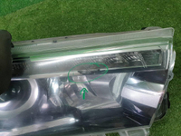 Битая Фара правая Toyota Hilux 8 (2015-2020) LED