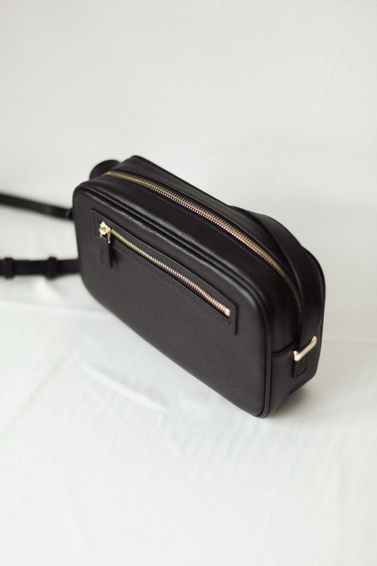 Сумка-кроссбоди из фактурной кожи, черный