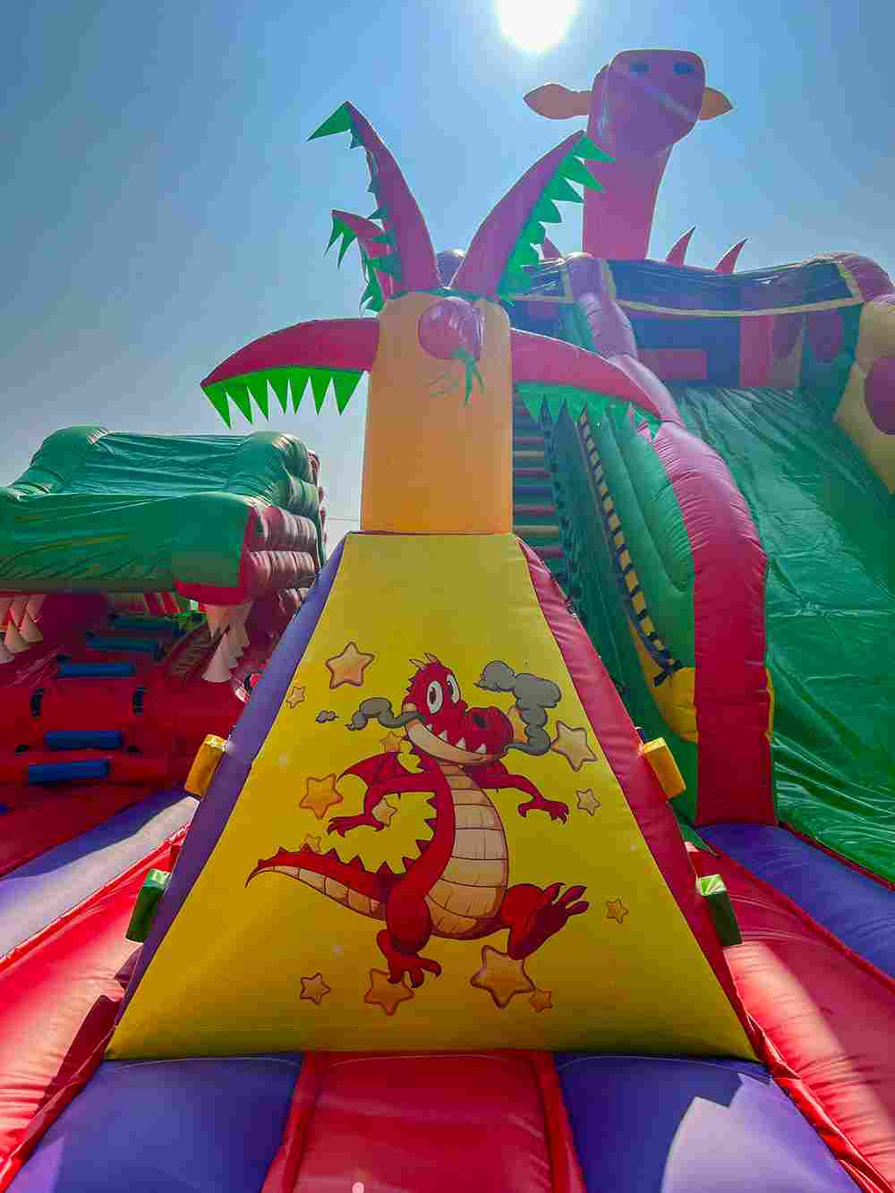 Коммерческий батут «Три дракона» 10,5*8,5*7 м, с горкой