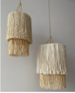 Подвесная люстра в натуральном стиле с многоярусной бахромой.