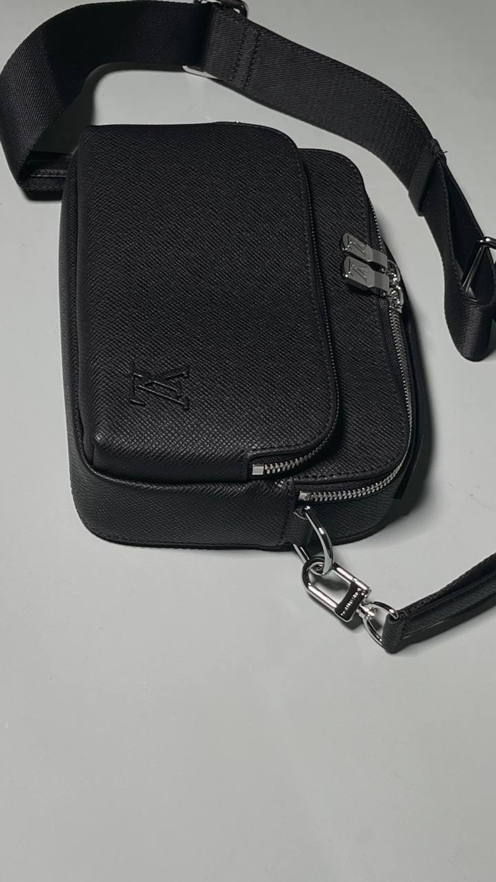 Сумка-мессенджер Louis Vuitton