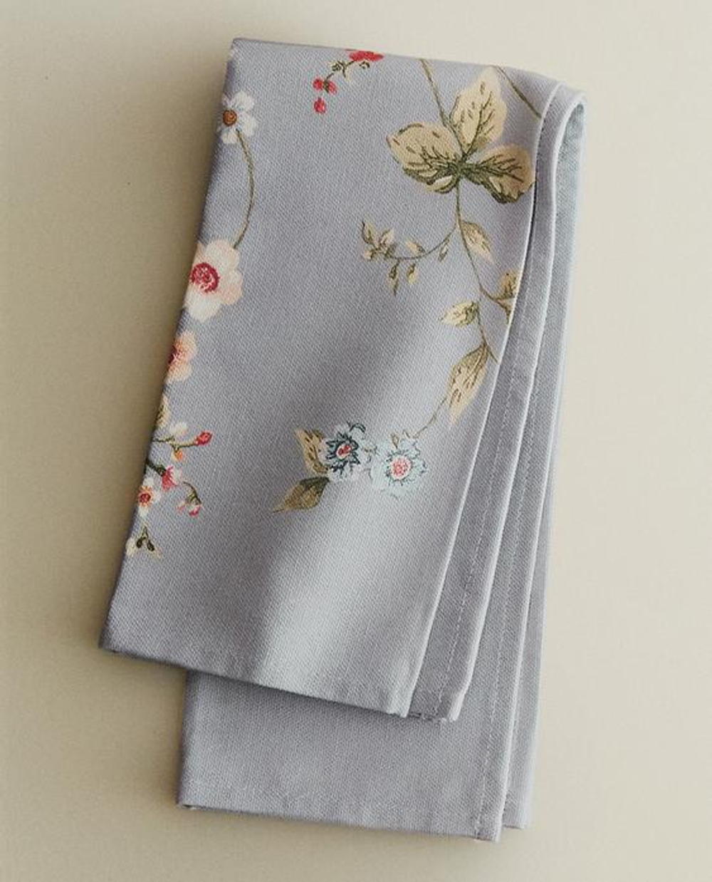 ZARA HOME НАБОР МАЛЕНЬКИХ САЛФЕТОК С ЦВЕТОЧНЫМ ПРИНТОМ (2 ШТ.), СИНИЙ