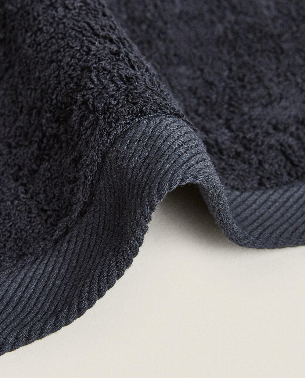 Zara Home - Гладкое махровое хлопковое банное полотенце (500 гхм2), черный, 30х50 см