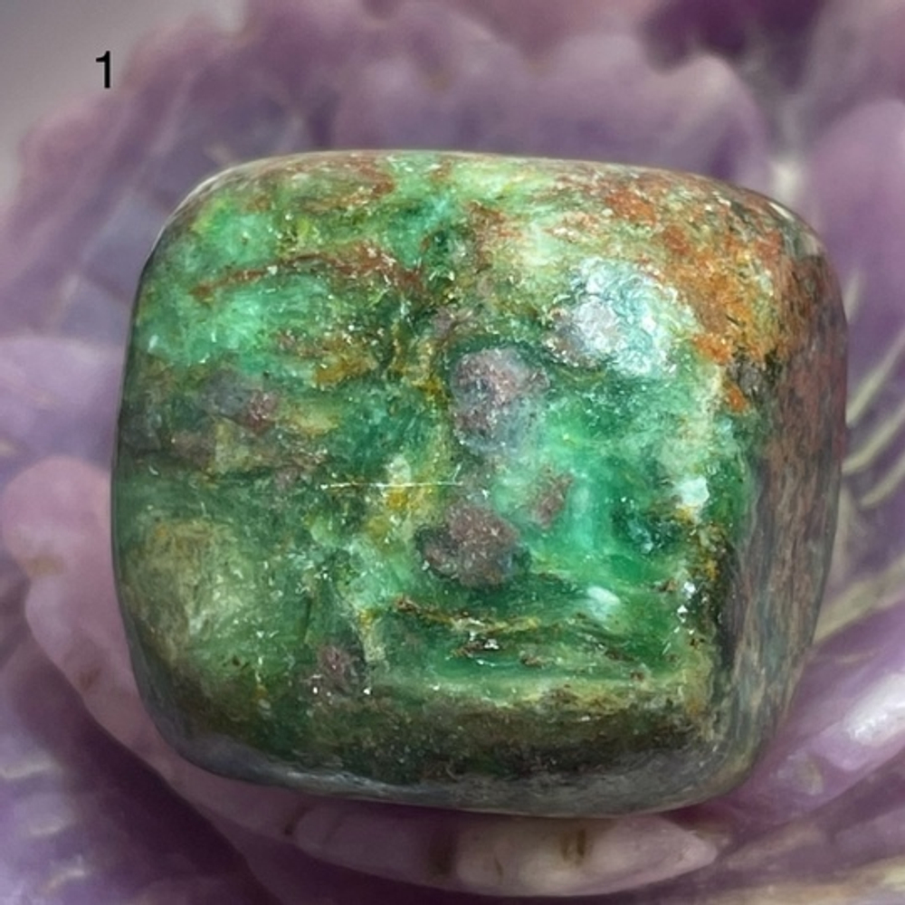 42398 Фуксит Галтовка 28-32мм--64
