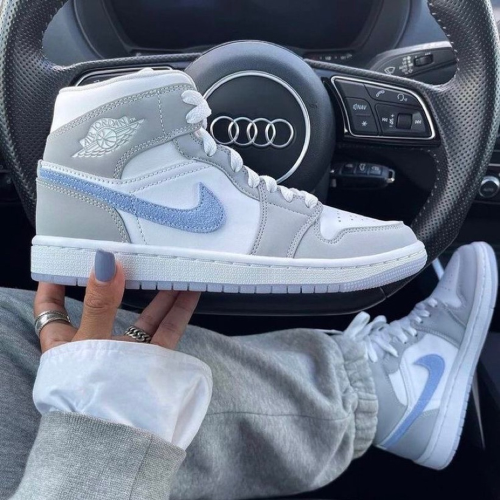 Air Jordan 1 Mid 'Wolf Grey Aluminum'