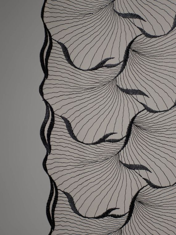 05-160 Вышивка на неэл. сетке 24 см, бежевый 775 /черный 170