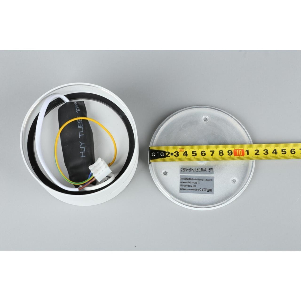 Накладной светодиодный светильник Omnilux Lenno OML-101309-18