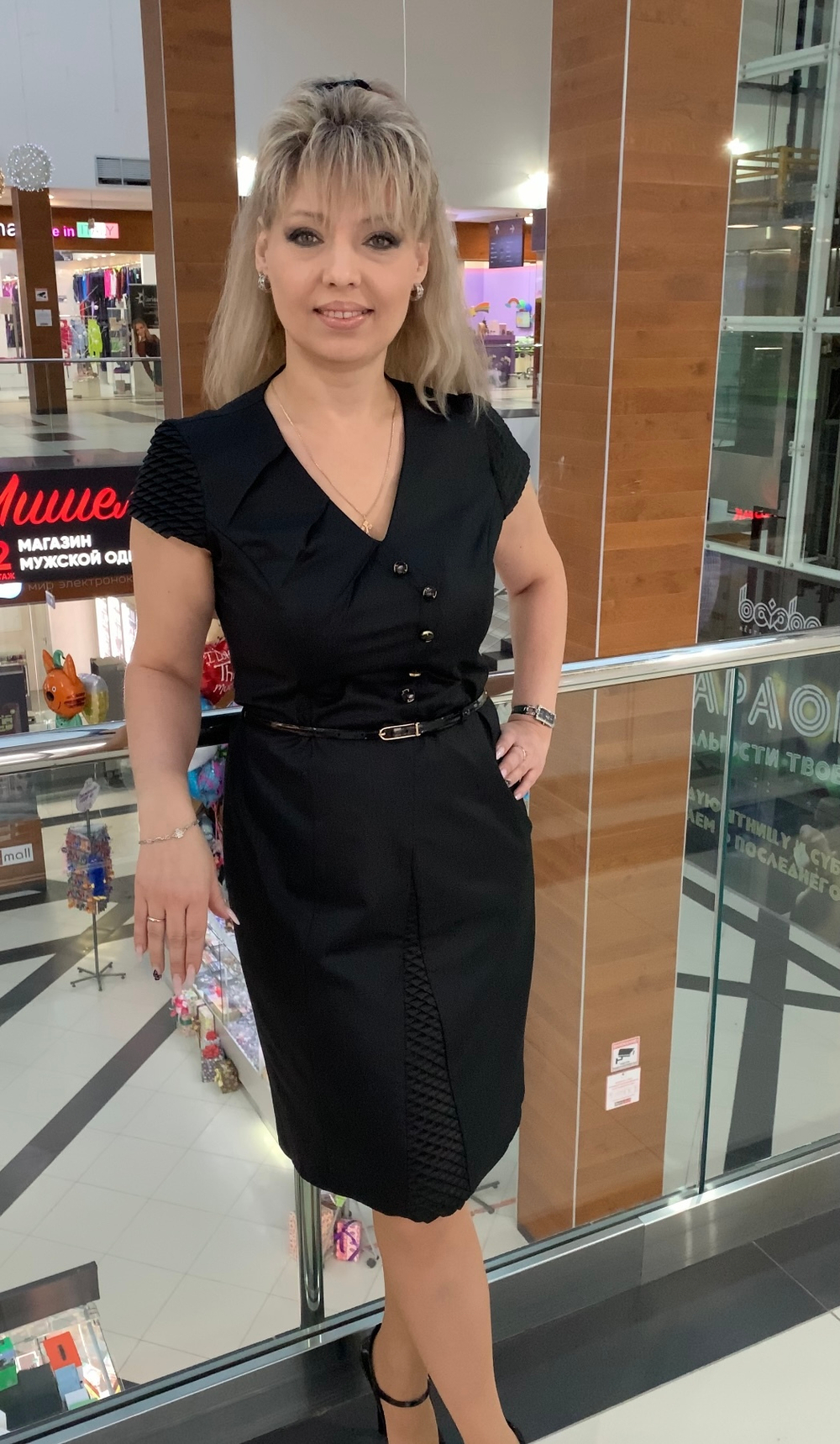 Деловое черное платье