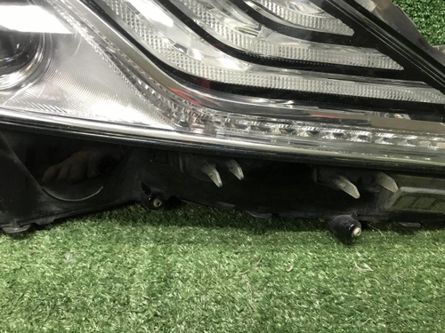 Битая Фара правая Toyota Camry xv70 (20-нв) LED