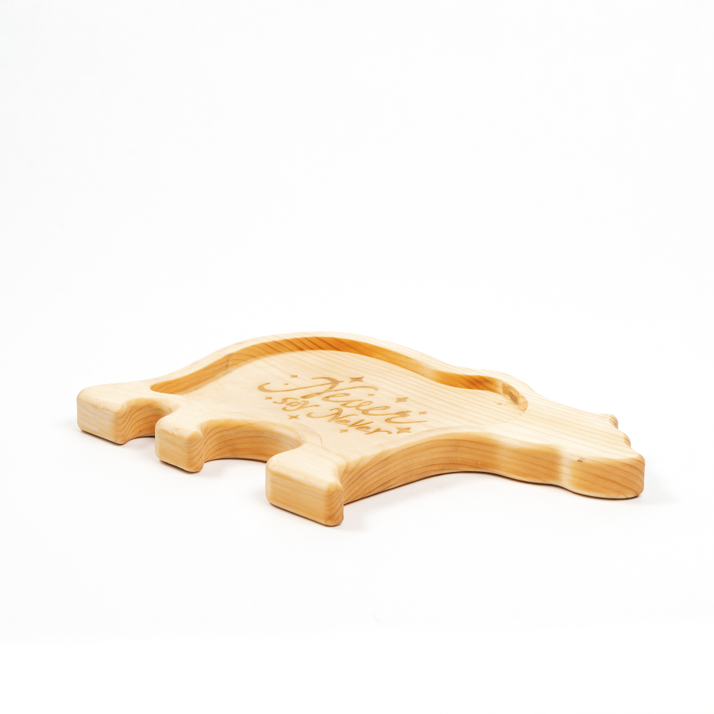 Деревянная менажница "Медведь" из кедра для подачи блюд и закусок с гравировкой "Never say Never"