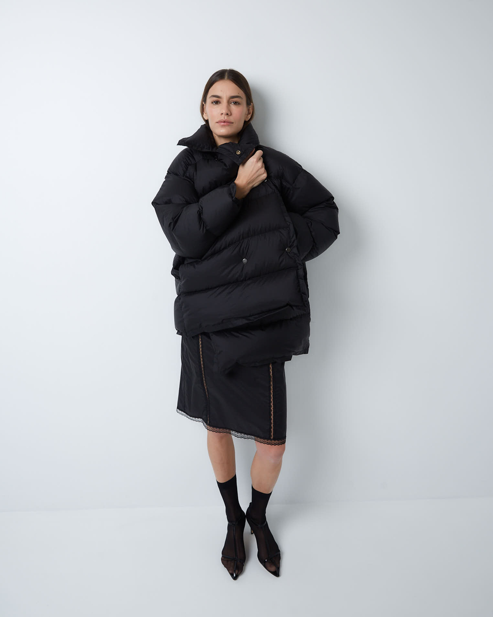Пуховик двубортный укороченный из итальянского нейлона черный