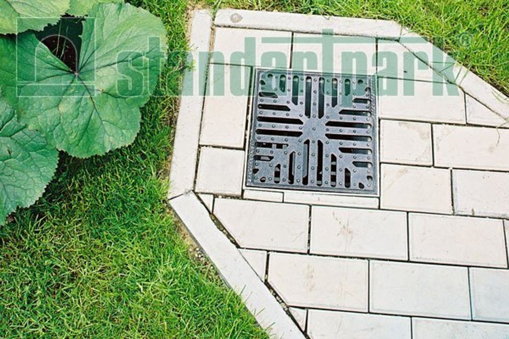 Дождеприемник PolyMAX Basic ДП-30.30 пластиковый черный 8370-м