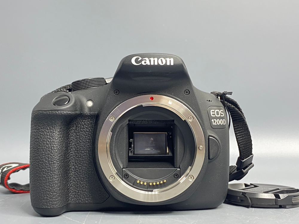 Canon 1200D kit 18-55mm III 3.000 кадров