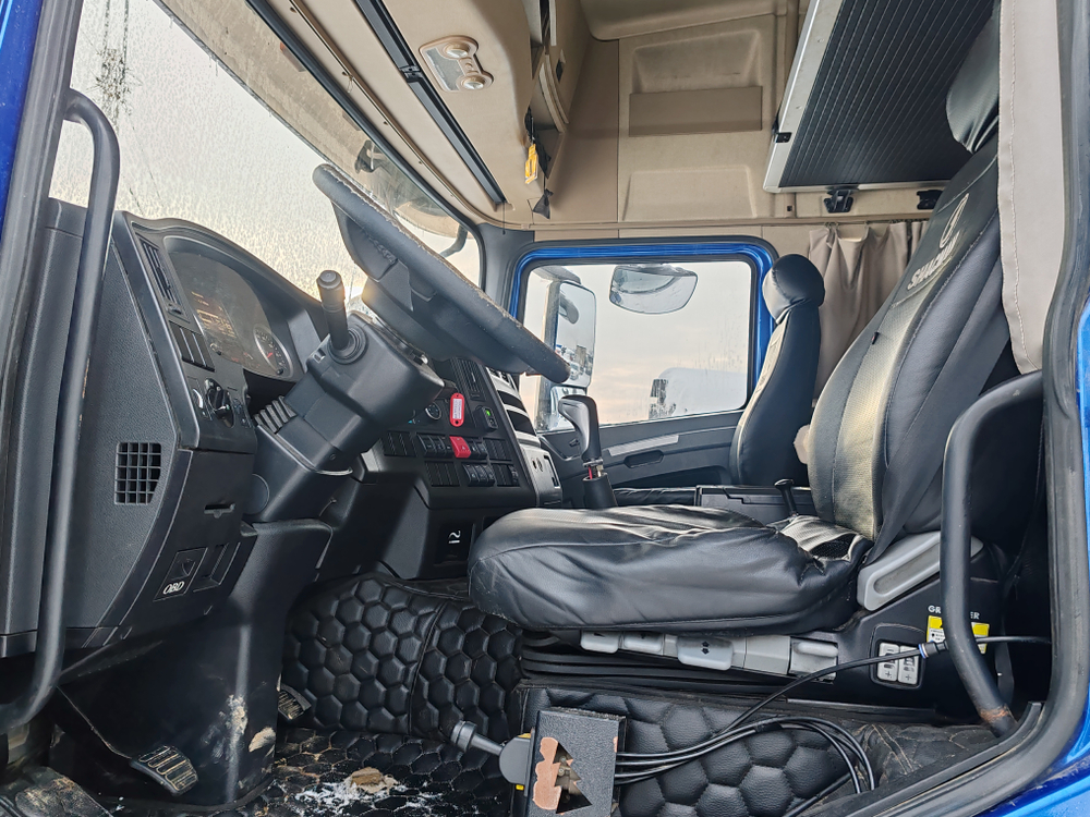 Shacman (Shaanxi) SX* 6x4 Седельный тягач SX42584V324 (Дизельный, 11,6 л, 423 л.с., МТ)