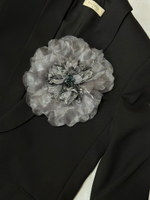 Брошь цветок из серого шелка, 2 застежки: классическая брошная и зажим