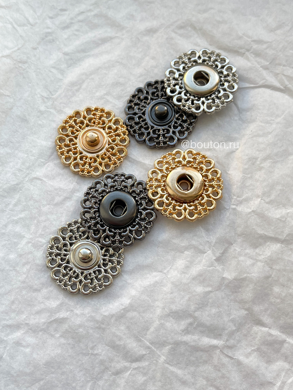 Кнопка пришивная ажурная черная