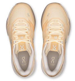 Женские теннисные кроссовки On The Roger Advantage Pro - blonde/gardenia