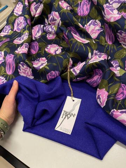 Костюмная однотонная шерсть с мохером с выраженной диагональю (Balenciaga, 70%шерсть/30%мохер, Синий клематис, 148, 382 гр/м2)