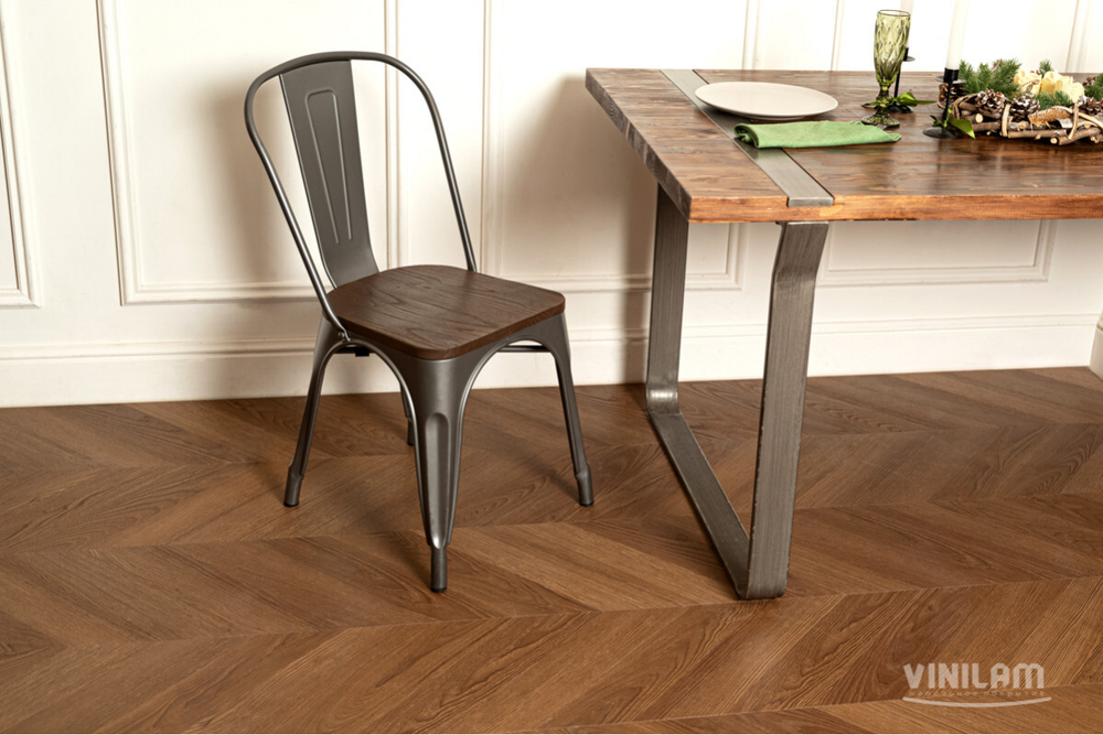 Кварцвиниловая плитка VINILAM PARQUET CHEVRON Шеврон Нормандия RI153610CL4- Магазин напольных покрытий в Екатеринбурге. MAXI ПОЛ.