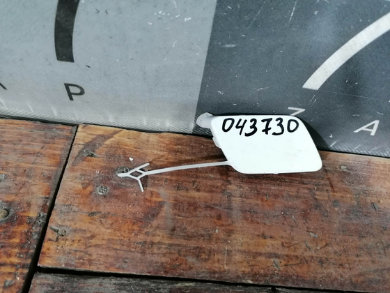 Заглушка буксировочного крюка Audi A3 (8V) 16-20 Б/У Оригинал 8V3807241B