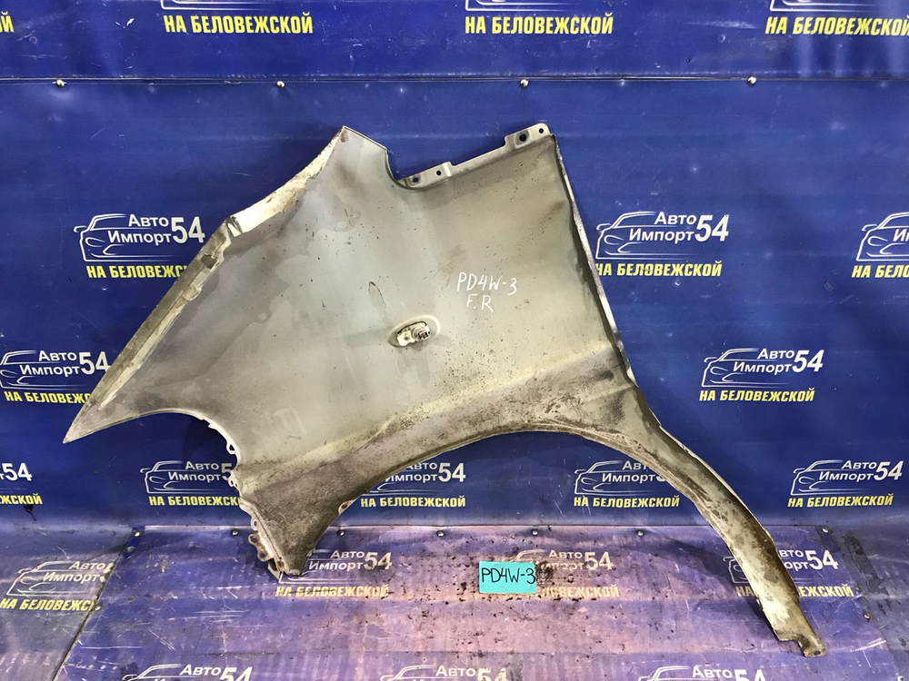 Крыло переднее правое MITSUBISHI DELICA 1994-1997