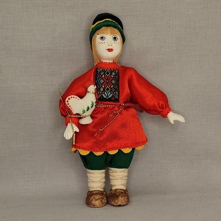 Кукла Мальчик в крестьянском костюме с петушком