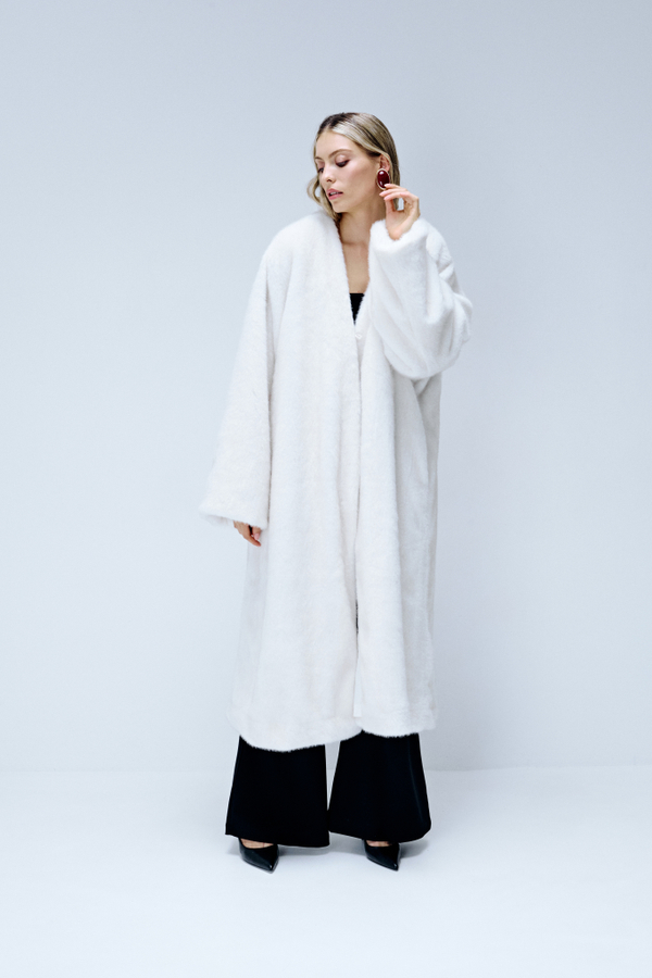 Шуба длинная с манишкой COMEBACK Milk