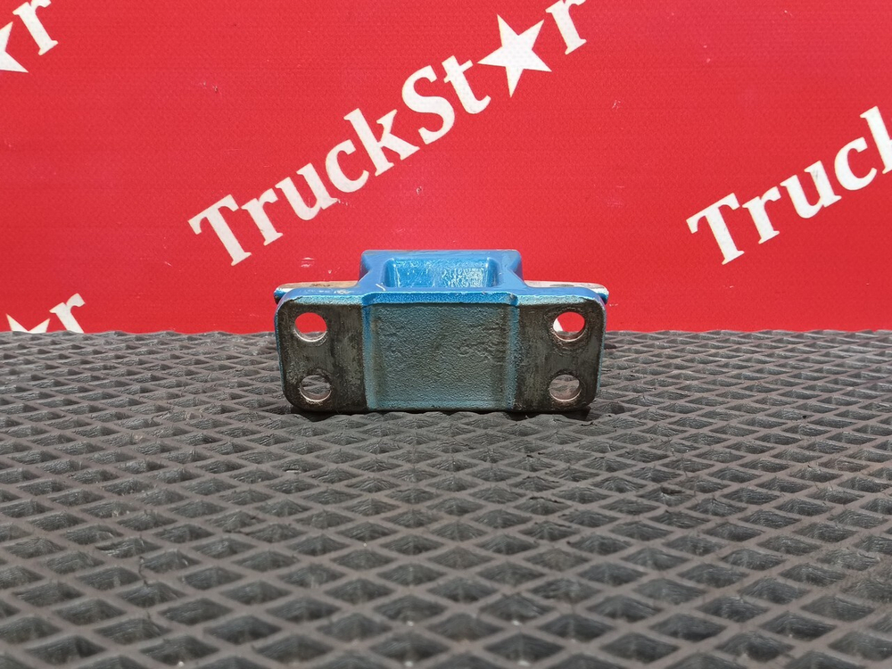 Петля двери