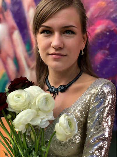 Колье "Бантик" ручной работы из бисера и кристаллов Swarovski