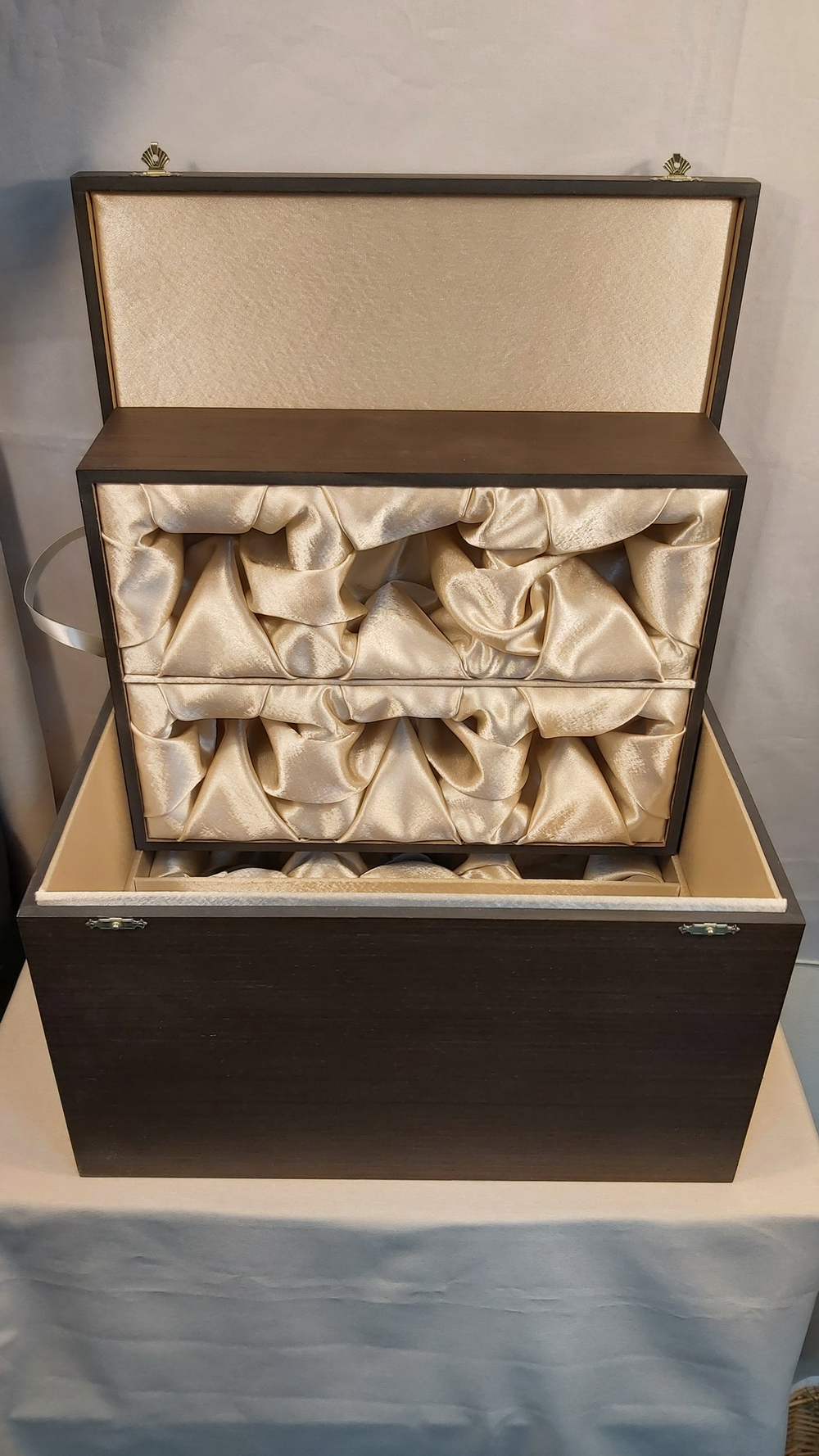 Футляр подарочный/ для хранения из шпона венге  для 12 елочных шаров