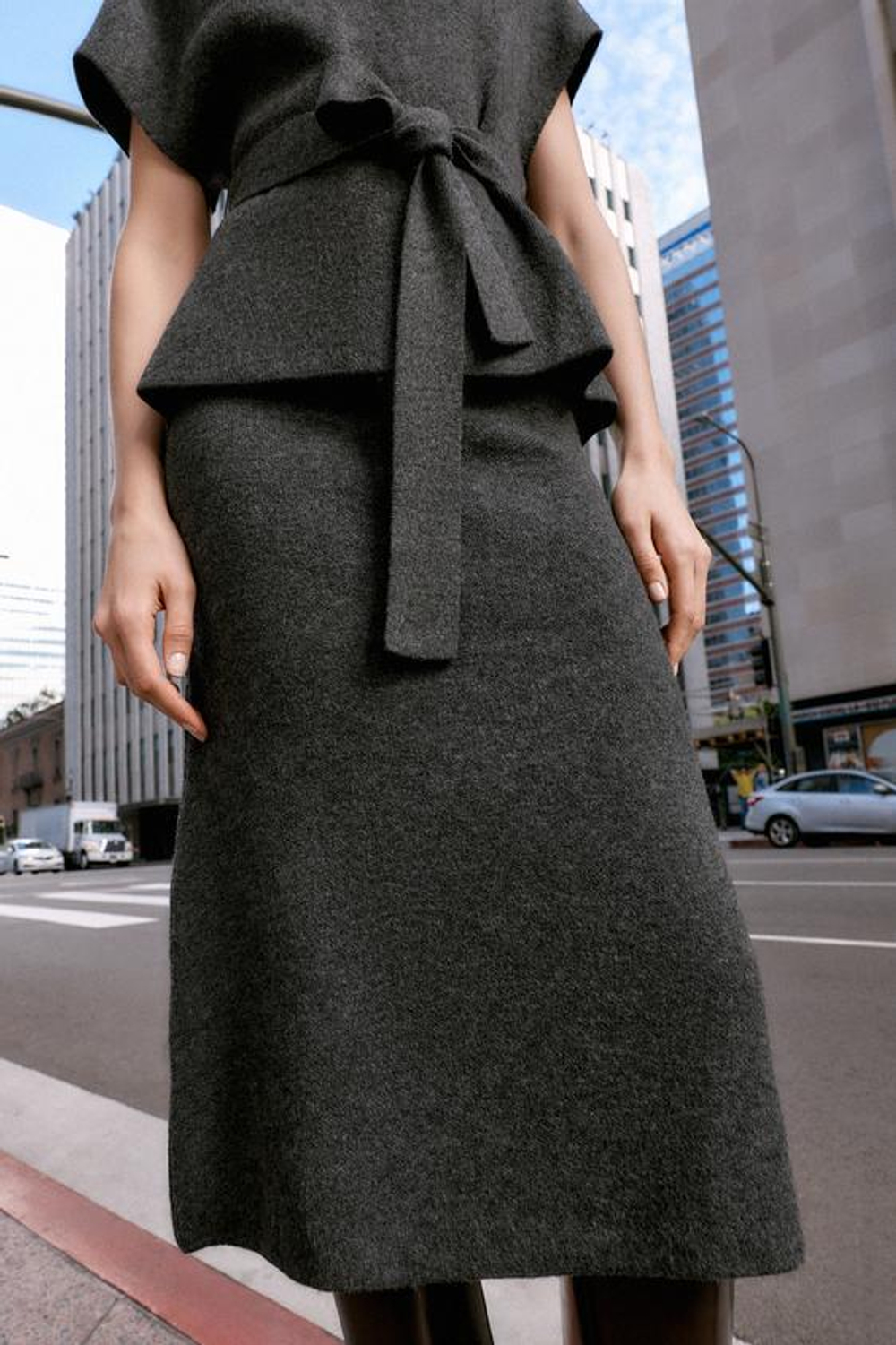 ZARA ТРИКОТАЖНАЯ ЮБКА МИДИ, СЕРЫЙ