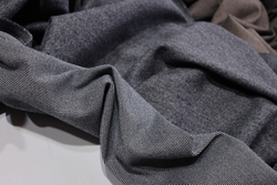 СЕРЫЙ - Трикотаж БРАШ полосочка (КРВ602 Елена) (к1 дефект кромки + след от трубки)