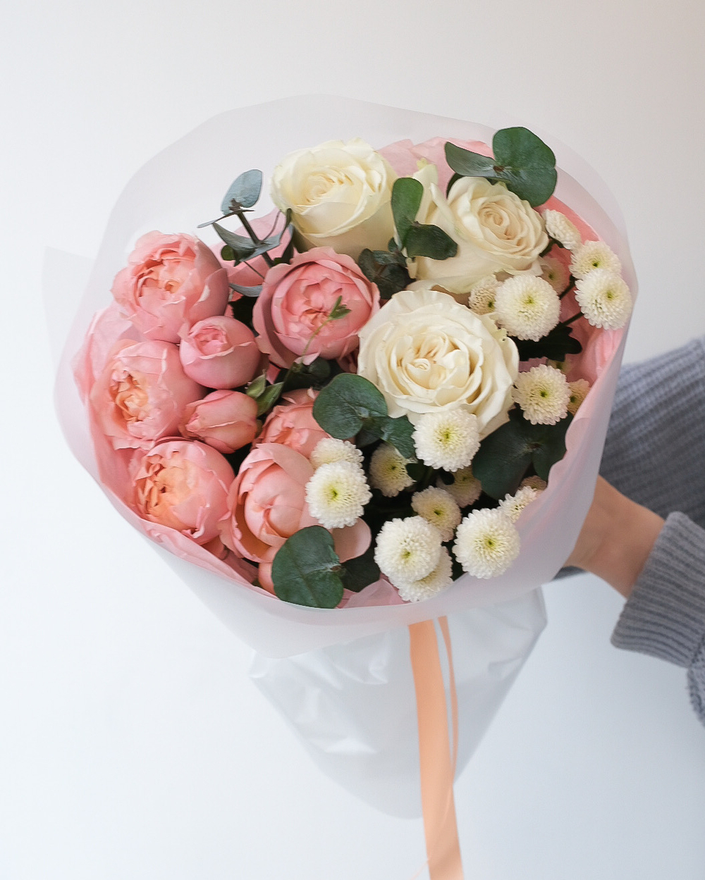 Букет с розами Джульетта, Плая Бланка и сантини