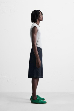 ZARA ДЖИНСОВЫЕ ШОРТЫ-БЕРМУДЫ BAGGY FIT С ОТСТРОЧКОЙ, СИНИЙ