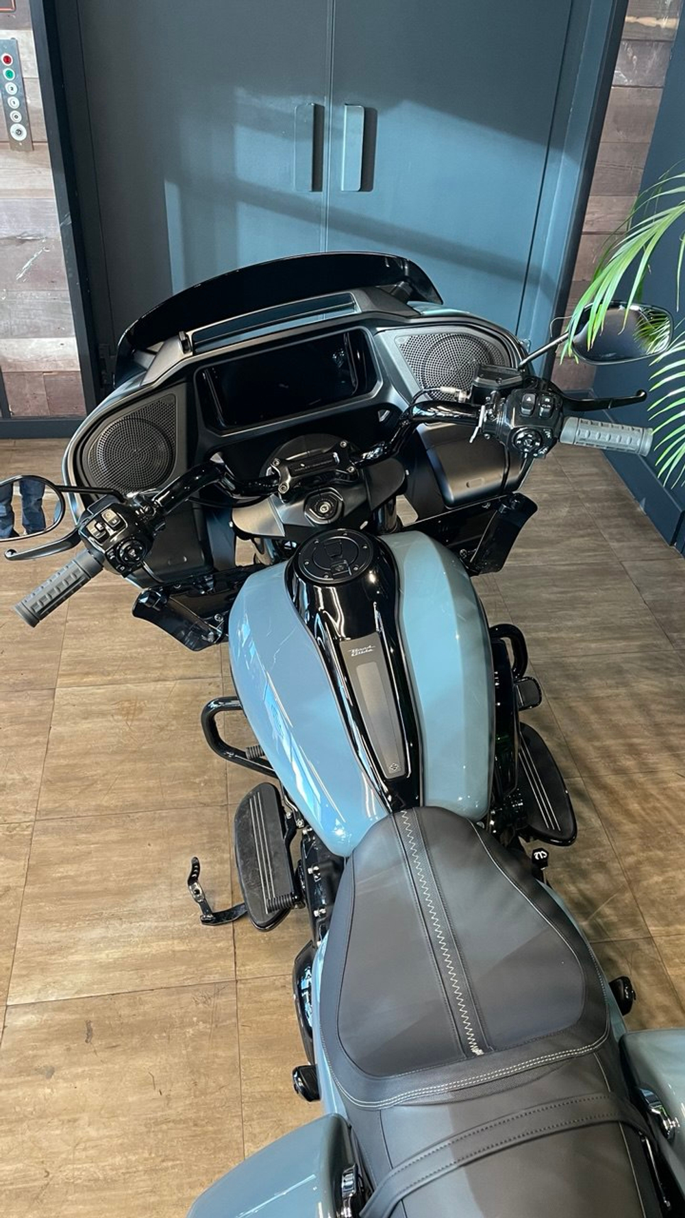 Harley- Davidson Road Glide 117 SHARKSKIN BLUE/Black 2024