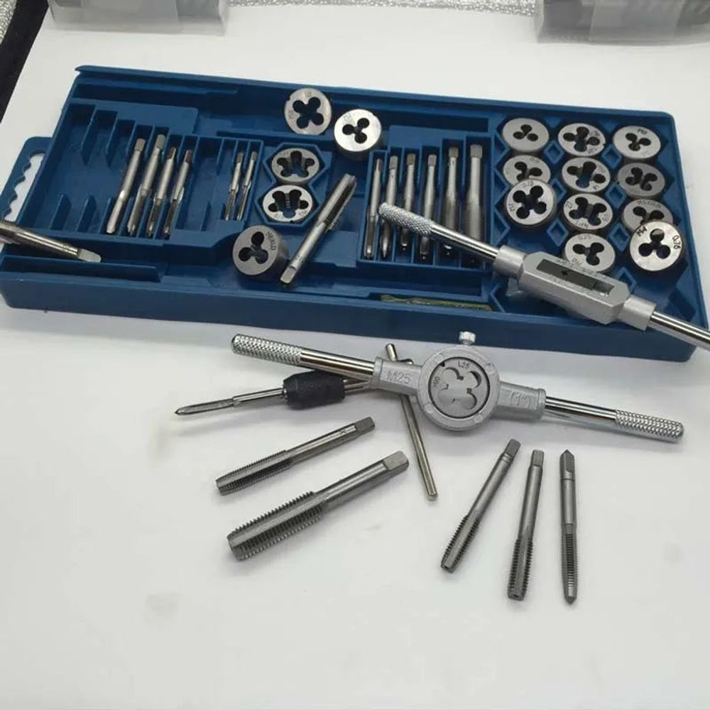 Набор метчиков и плашек 40 предметов