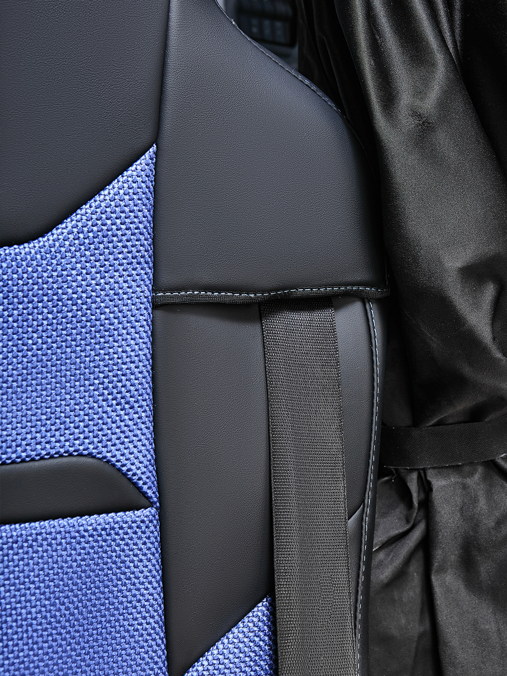 Чехлы Люкс Mercedes Actros MP3 (экокожа, черный, синяя вставка (рогожка))