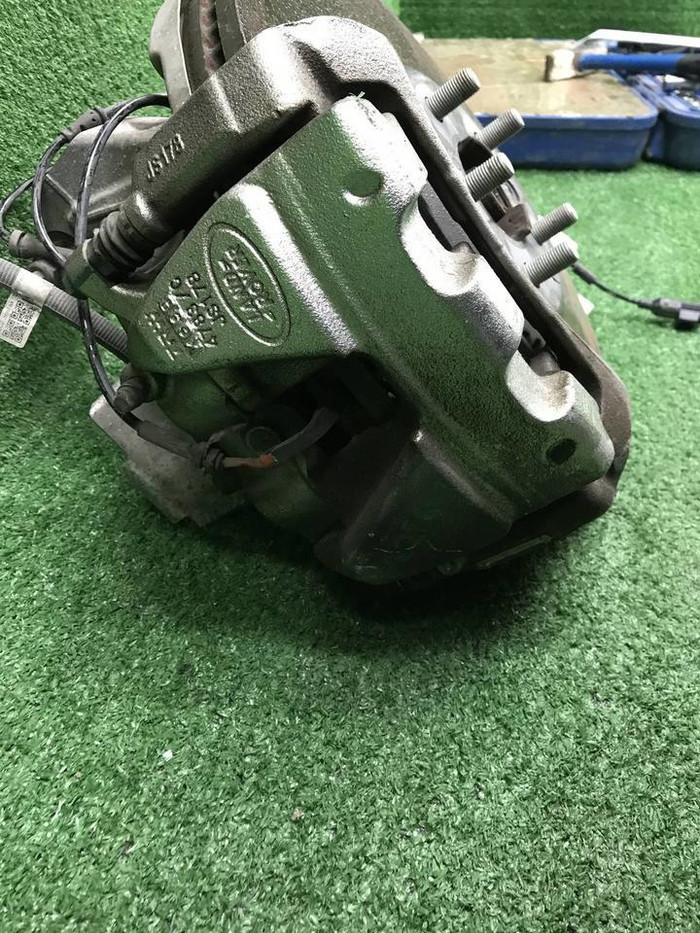 Кулак передний левый LR Discovery Sport (19-нв)