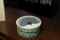 Шкатулка круглая "Павлин"