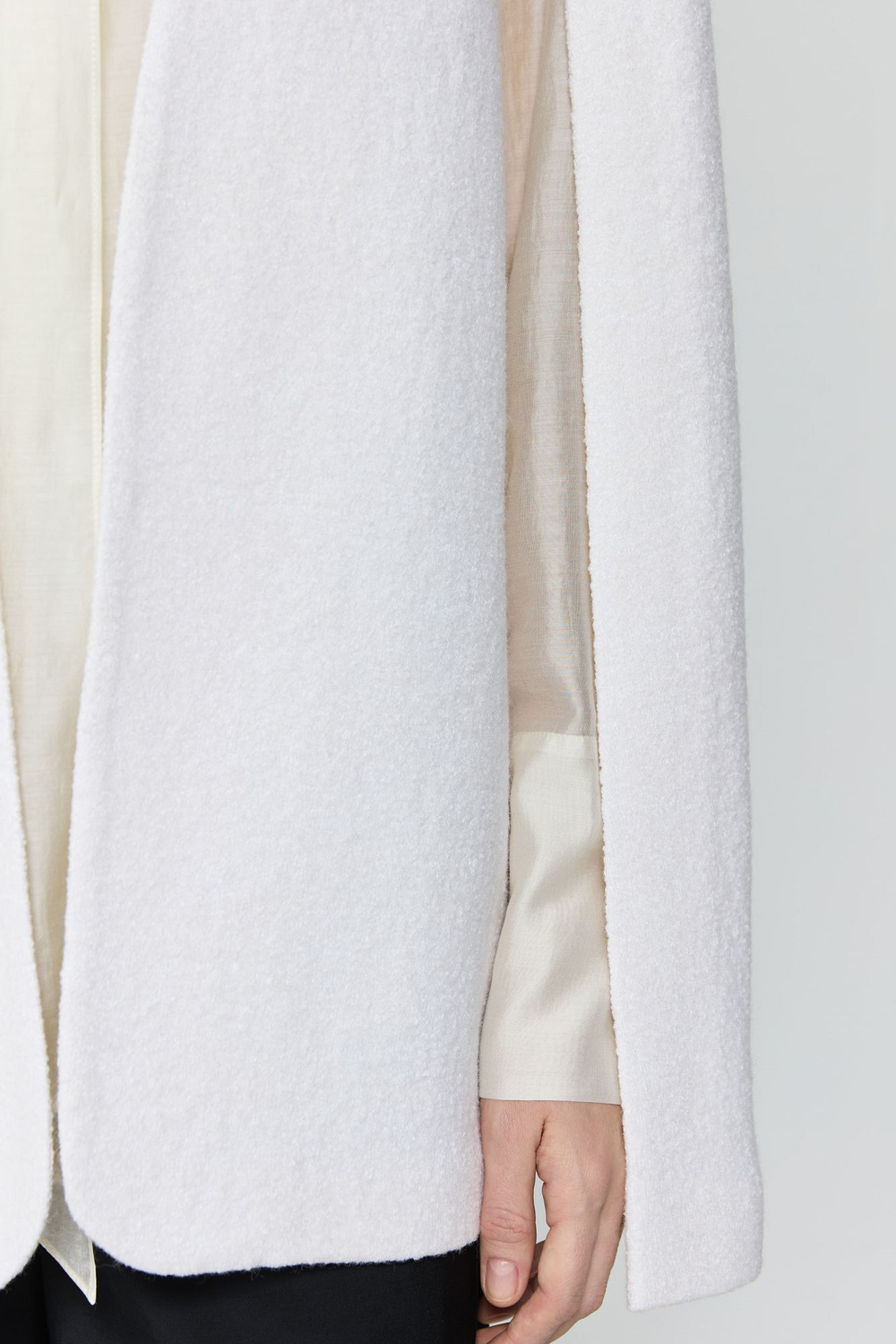 Жакет-кейп из букле