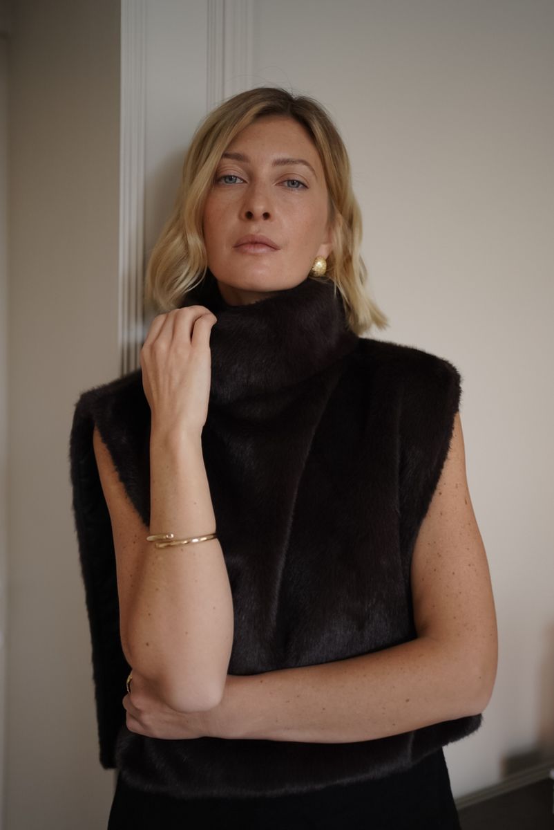 Манишка из эко-меха коричневая